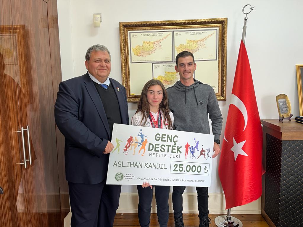 Evkaf’tan Milli Atlet Kandil’e destek