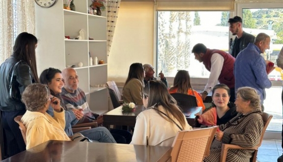 KİÜ Fizyoterapi öğrencileri Lapta Huzurevi’ni ziyaret etti