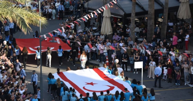 Girne'de cumhuriyet korteji