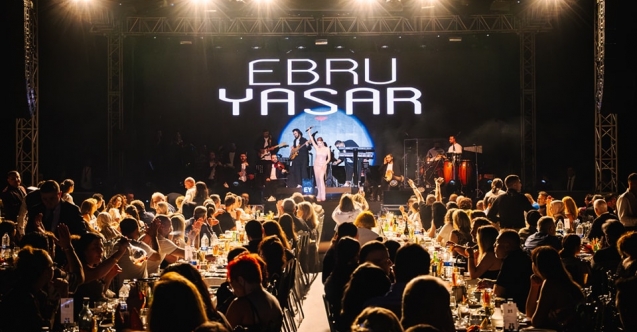 Les Ambassadeurs’ta Ebru Yaşar rüzgarı esti