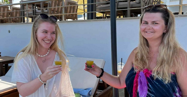 Avrupalı turistlerin Mimoza ilgisi