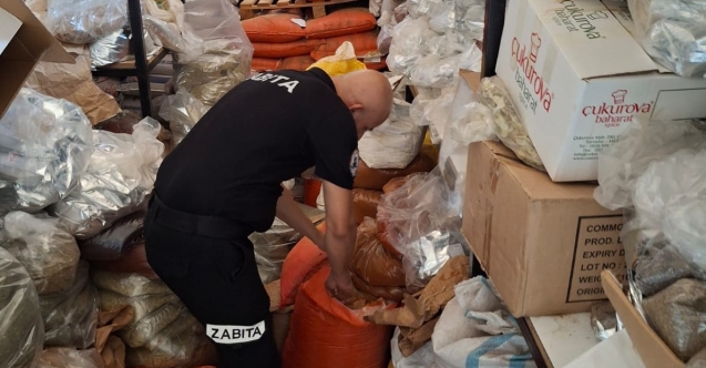 Baharat deposuna baskın: Çalışanlar kaçtı, tarihi geçmiş ürünleri satacaklardı