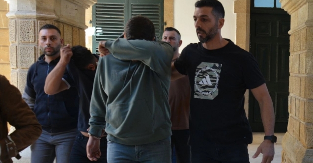 Ağaçların altlarına zula yaptılar