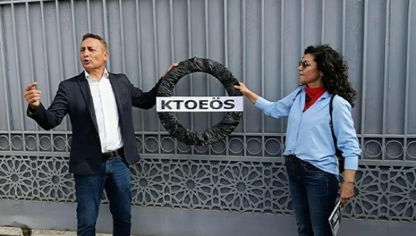 Öğretmenlerden Elçilik önünde eylem: "AKP elini yakamızdan çek”