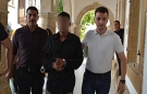 İçki şişesiyle kardeşine saldırdı