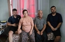 Camı kırıp hamile kadını ve çocukları kurtardılar