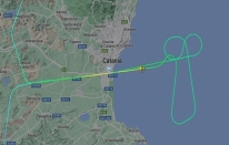 Sinirlenen pilot, uçakla gökyüzüne penis çizdi