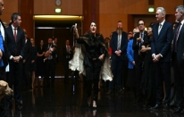 İngiltere Kralına protesto şoku