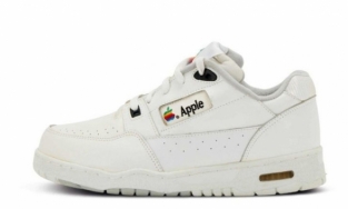 Apple çalışanlarına özel üretilen ayakkabı, 50 bin dolara açık artırmada