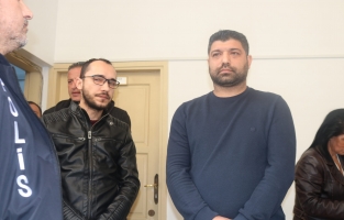 Evinden 147 adet banka kartı çıktı