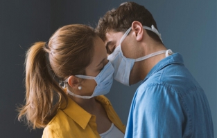 Koronavirüs Cinsel İlişki Yoluyla Bulaşır mı ?