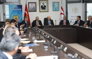 Başbakan Tatar 30'a yakın banka üst düzey yetkilisi ile bir araya geldi