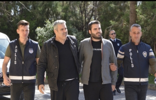 Abi satırla saldırdı, kardeşi tehdit etti