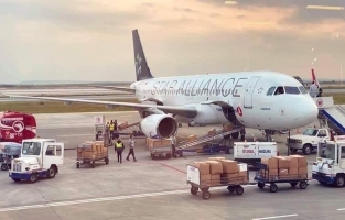 Atakan açıkladı: Türkiye'den bir uçak dolusu tıbbi malzeme geldi