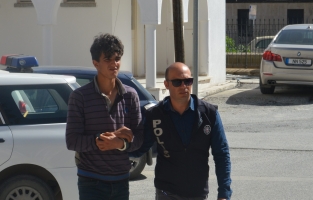 Markette taciz! Kasiyere cinsel organını gösterdi