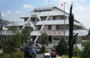 Güney'de İngiliz hastayla yakın temasta bulunan bir hastane çalışanı kaçtı