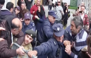 Karanlık çağları hatırlatan muamele