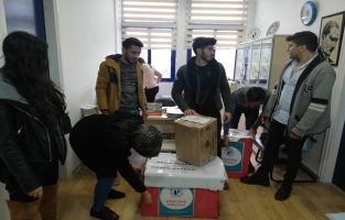 LAÜ öğrencileri Kızılay Derneği'ne kıyafet  bağışladı