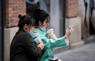 Çin, 'hastalık belirtisi göstermeyen' COVID-19 vakalarını ilk kez açıkladı