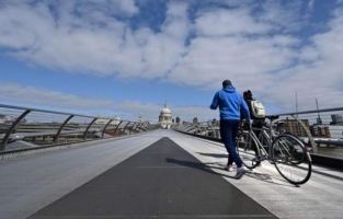 Anket: Çoğu İngiliz Covid-19'dan sonra yaşayış biçimini değiştirmek istiyor