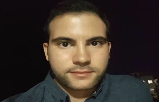 'Yurdu kötüleyenler havaalanında dipdipe sigara içiyorlardı'