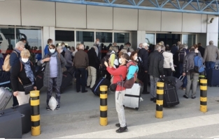 Özersay açıkladı: Alman turistleri bu gece uğurluyoruz. İki cenaze de gönderiliyor