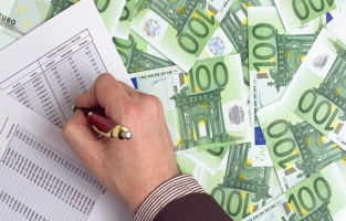 Döviz uçuyor! Dolar 7'ye, Sterlin 9'a doğru...