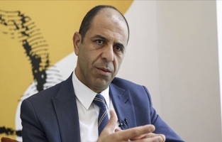 Sporda açılım için girişim: Özersay federasyonlarla görüşüyor