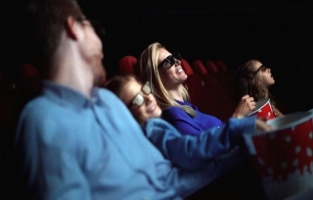 Avrupa'da sinema salonları seyirciye açılıyor