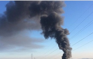 Haspolat'ta bulunan hurdalıkta yangın çıktı