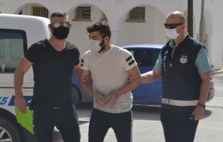 Market kasiyeri, hırsızlıktan tutuklandı