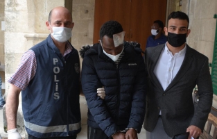 Afrikalıların doğum günü partisi kanlı bitti: Boğazını kesti!