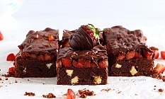 Muhteşem Çilekli Brownie Tarifi
