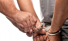 Alışveriş merkezinde cüzdan çalan genç yakalandı