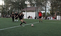 Sahaya bu kez kızlar çıktı