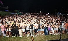 Gençler adanın kalbinde coştu