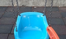 Salıncaktan düşen çocuk  beyin kanaması geçirdi