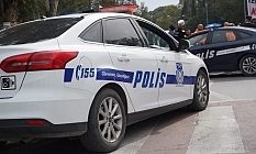 Polis arabasından atlayan kişi yoğun bakımda