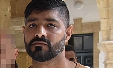 Polise gitti, suçüstü tutuklandı