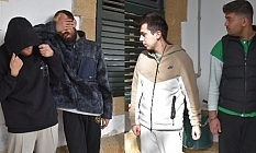 20 dakika arayla iki markete dört kez girip içki çaldı