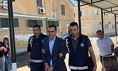 Karahasan'ın diplomasında Rektör imzası yok