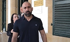 Misafir olarak bulunduğu evde havai fişek patlattı