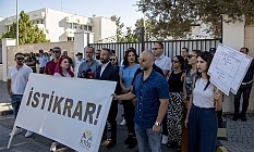 Öğretmenlerden Elçilik önünde eylem:  "Müdahalelerden uzak durun"