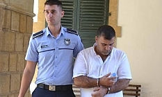 Yerde bulduğu cüzdanı çaldı