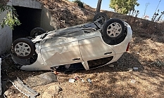 Yoldan çıktı, takla attı