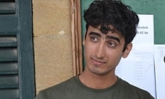 Aracın jant kapaklarını çaldı