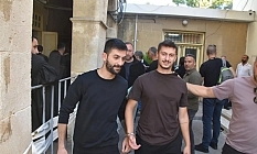 Uyuşturucuyla yakalandılar, gülerek çıktılar