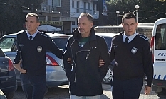 Bodrumda ne bulduysa çaldı