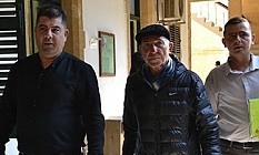 74 yaşındaki turist, paraları çaldı, cüzdanı çöpe attı