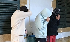 Araçtan uyuşturucu, bıçak ve sopa çıktı! 3 genç tutuklandı